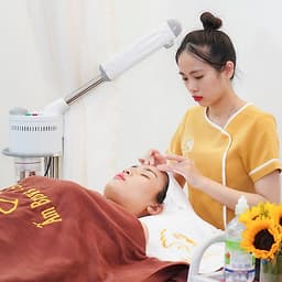 1 Trong Các DỊch Vụ Chăm Sóc Da Mặt Thư Giãn Tuyệt Đối Tại Ấm Brows & Spa