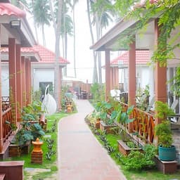 Lotus Garden Resort 3* Mũi Né - Hồ Bơi, Bãi Biển Riêng, Ngay Trung Tâm Đường Nguyễn Đình Chiểu, Phan Thiết