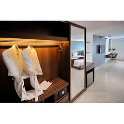 Anrizon Hotel Nha Trang 4* - Tặng 1 suất Set Menu Hải sản+Tôm hùm cho 2 người khi đặt 02 đêm trở lên