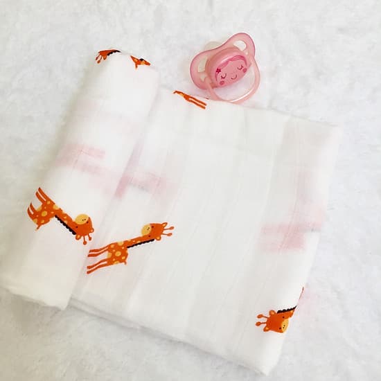 Hộp 2 khăn sợi tre lụa đa năng cho bé - Siêu thấm hút, Mềm mịn, An toàn cho da bé - kích thước 77x77cm
