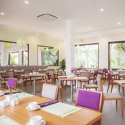ÊMM Hotel 4* Huế - Trung Tâm Thành Phố, Buffet Sáng, Hồ Bơi, Gần Cầu Trường Tiền & Sông Hương