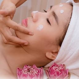 1 Trong Các DỊch Vụ Chăm Sóc Da Mặt Thư Giãn Tuyệt Đối Tại Ấm Brows & Spa