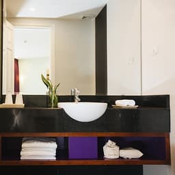 ÊMM Hotel 4* Huế - Trung Tâm Thành Phố, Buffet Sáng, Hồ Bơi, Gần Cầu Trường Tiền & Sông Hương