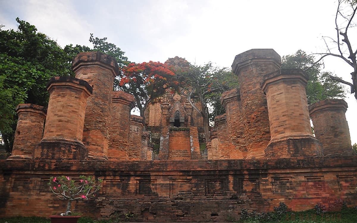 Tour Tham Quan Thành Phố Nha Trang City Tour 1 Ngày Trọn Gói Bao Gồm Xe Đưa Đón + Hướng Dẫn Viên Suốt Tuyến + Vé Tham Quan + Ăn Trưa
