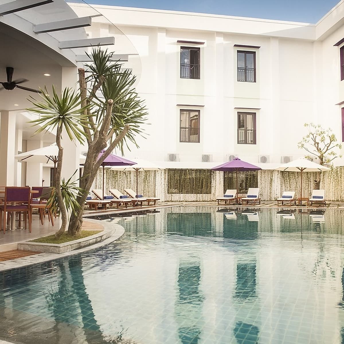 ÊMM Hotel 4* Huế - Trung Tâm Thành Phố, Buffet Sáng, Hồ Bơi, Gần Cầu Trường Tiền & Sông Hương