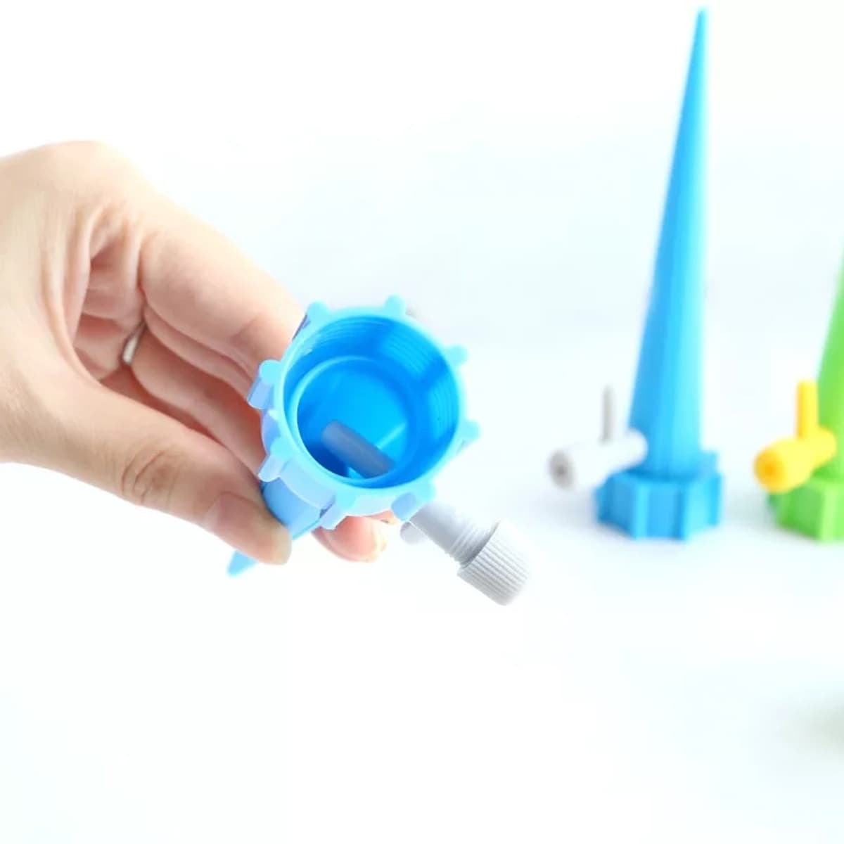 Bộ 10 đầu tưới nắp chai nhỏ giọt tự động thông minh có điều chỉnh ( tưới hoa, cây cảnh )