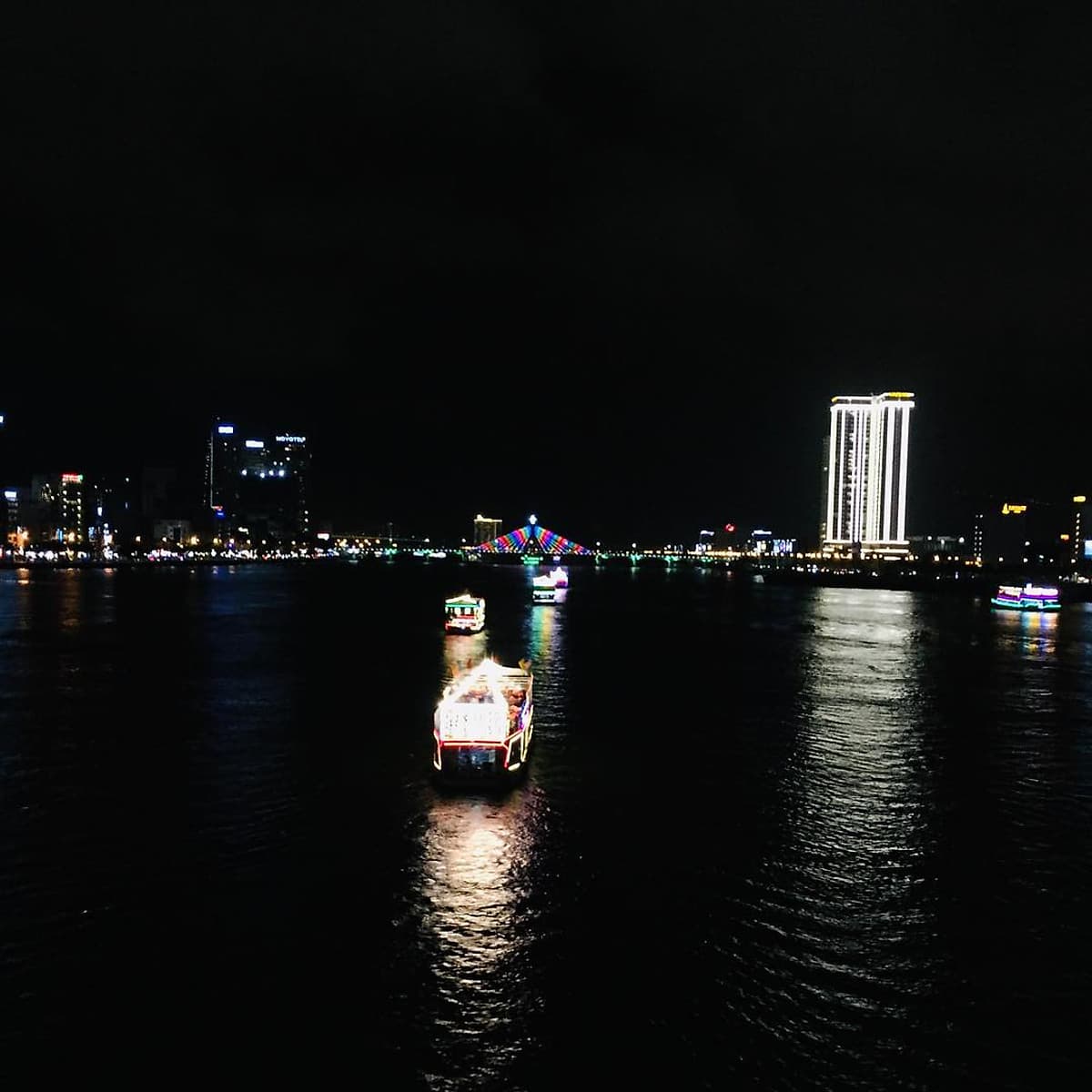 Vé Du Thuyền Sông Hàn Đà Nẵng Về Đêm