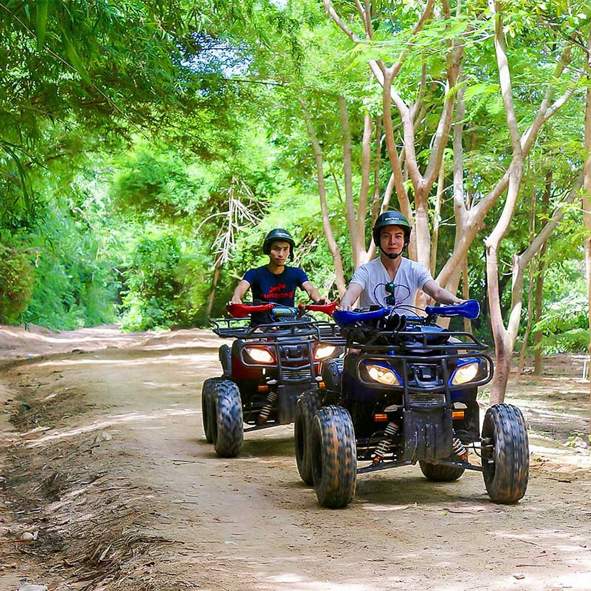 Vé Tham Quan Làng Voi Pattaya, Thái Lan - Một Giờ Trekking Cùng Voi (10: 30 - 11:30)