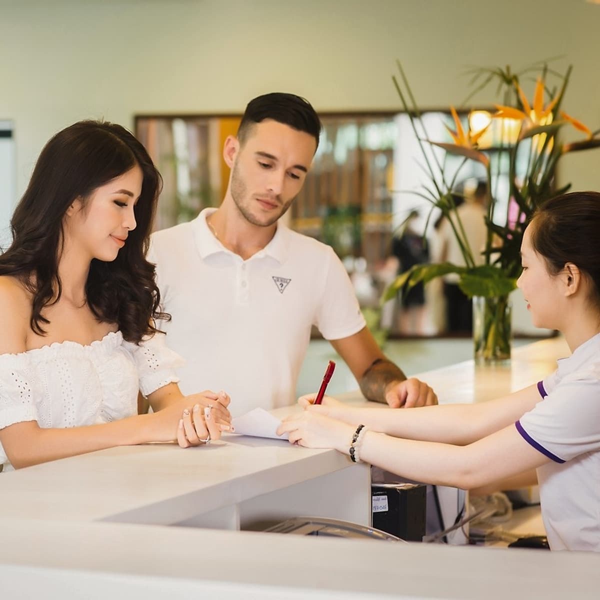 ÊMM Hotel 4* Huế - Trung Tâm Thành Phố, Hồ Bơi, Gần Cầu Trường Tiền & Sông Hương, Ưu Đãi Không Ăn Sáng