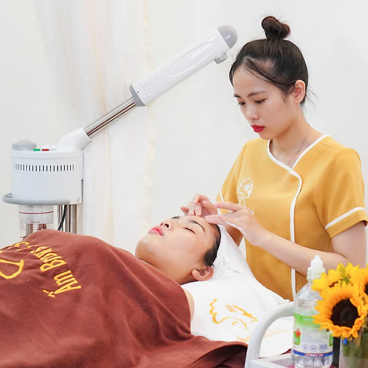 1 Trong Các DỊch Vụ Chăm Sóc Da Mặt Thư Giãn Tuyệt Đối Tại Ấm Brows & Spa