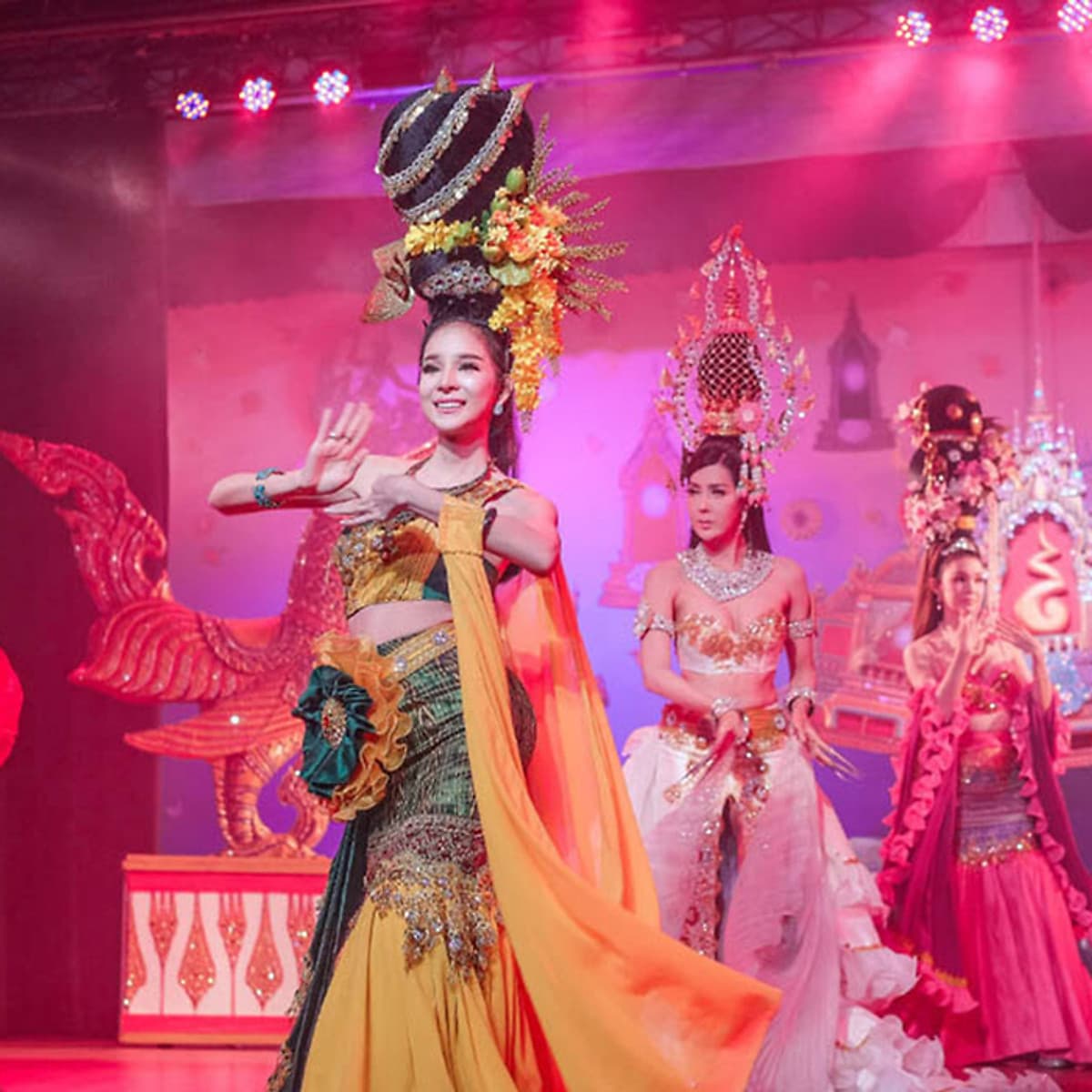 Vé Show Golden Dome Cabaret Ở Bangkok, Thái Lan