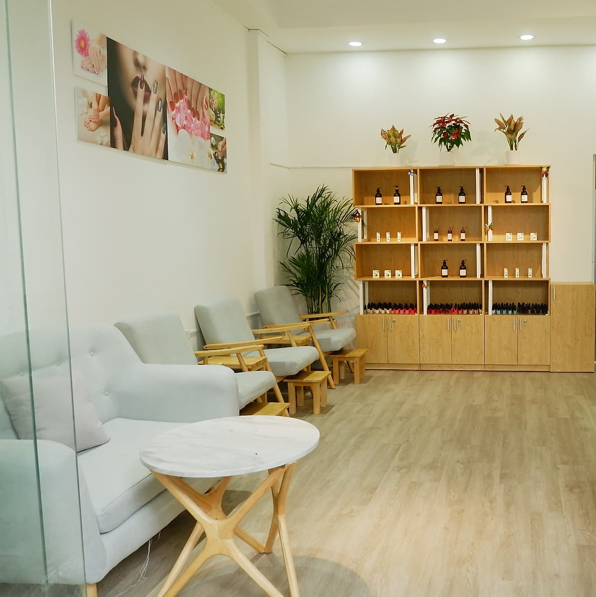 Chăm Sóc Móng Tại TG Herbal House