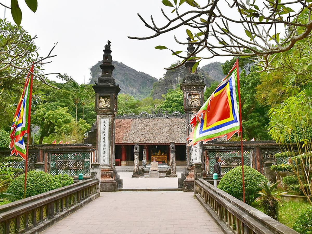 Tour Lễ Hội Hoa Lư - Tam Cốc, Khởi hành hàng ngày từ Hà Nội, ăn Buffet trưa