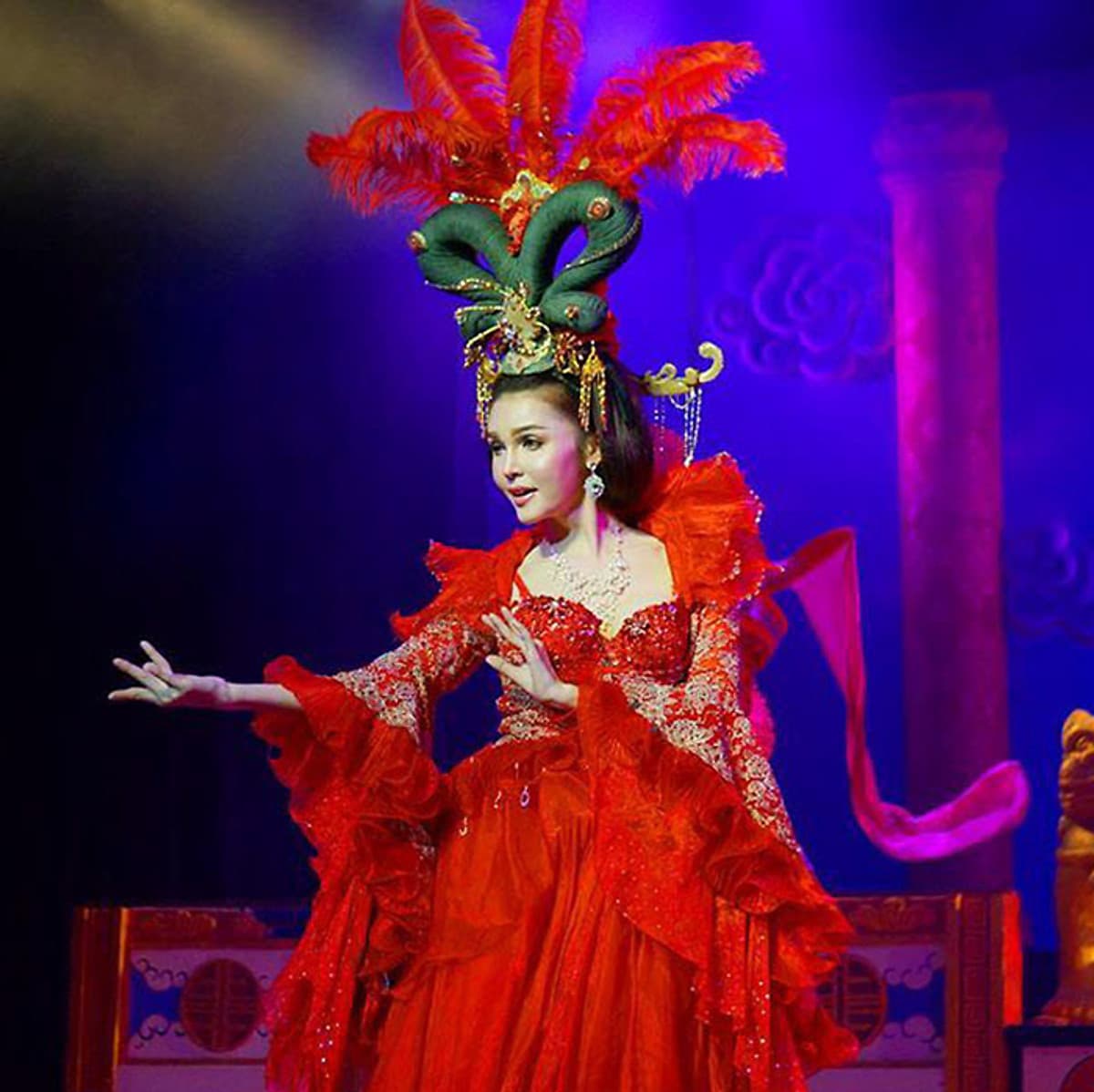 Vé Show Golden Dome Cabaret Ở Bangkok, Thái Lan