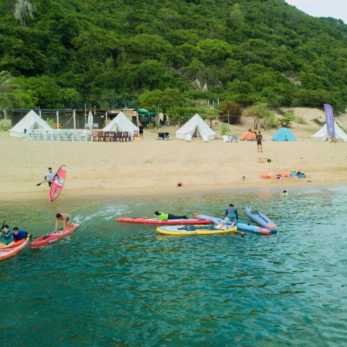 Tour 2N2Đ Sài Gòn - Núi Chúa - Vịnh Vĩnh Hy - Leo Núi Trekking 7Km - Suối Lồ Ồ - Cắm Trại Lalaland Camping Bên Biển, Khởi Hành Tối Thứ 6 Hàng Tuần