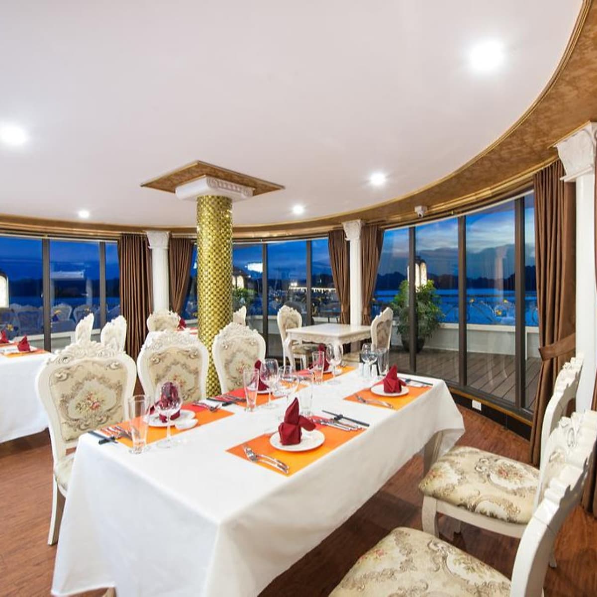 Combo Trọn Gói 2N1Đ Ngủ Đêm Trên Du Thuyền 5 Sao Dynasty Of The Seas Cruises Siêu Hot Tại Vịnh Hạ Long (Miễn Phí Chèo Thuyền Kayak, Câu Mực Đêm...)