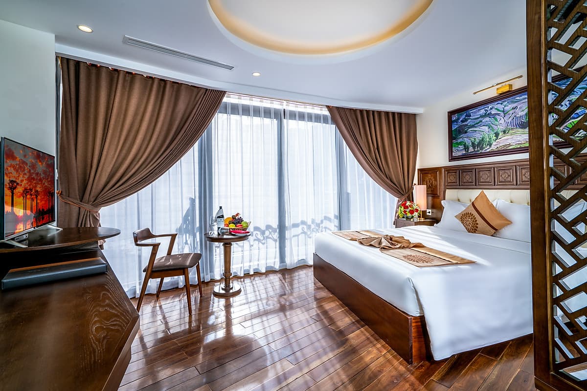 COMBO DELUXE ROOM - 2 NGƯỜI/P ( Phòng có ban công, city view)