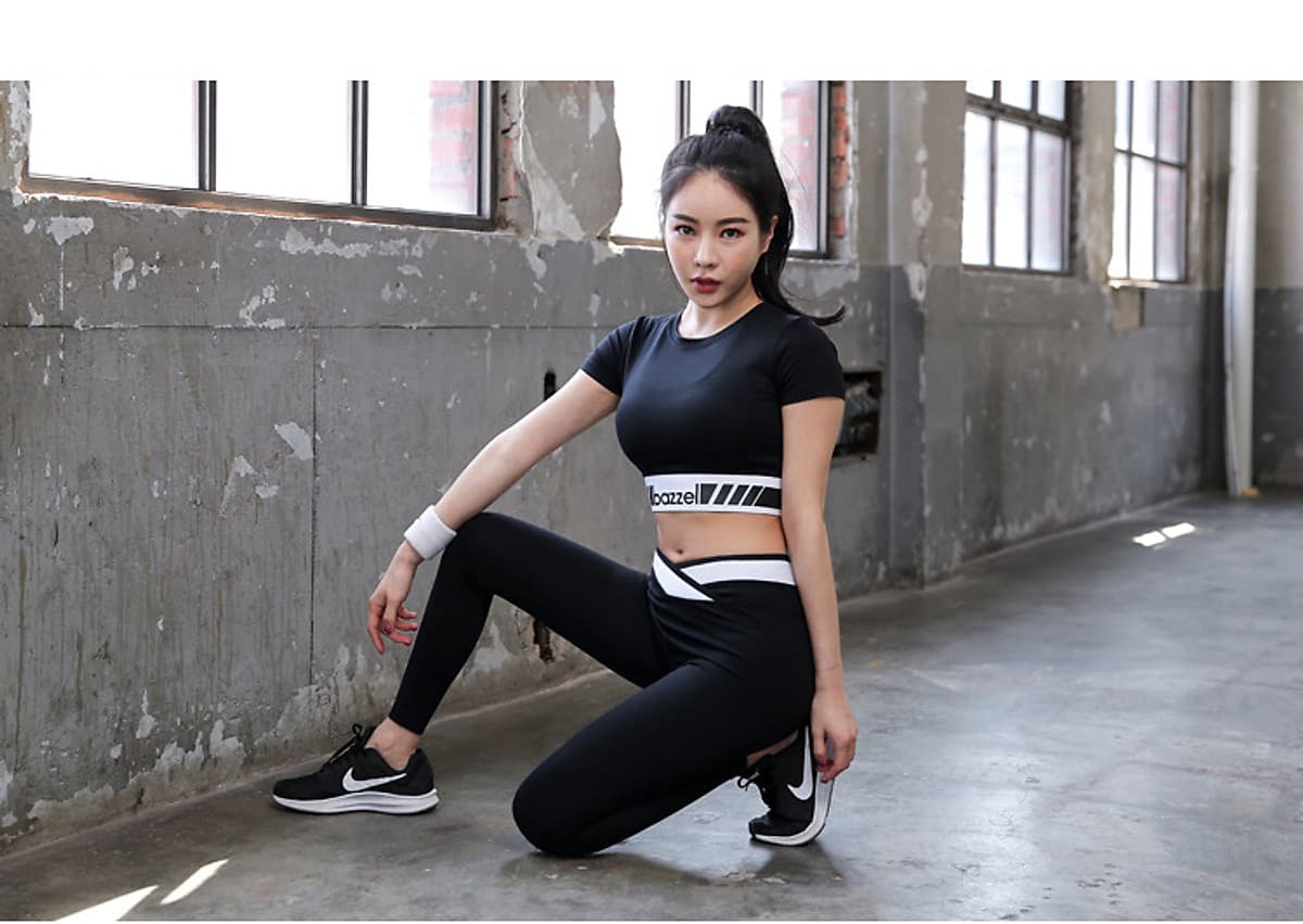 Set Bộ Quần Áo Tập Yoga Gym Thể Thao Nữ, Hàng Đẹp Cao Cấp, Thiết Kế Mới Nhất, Áo Croptop, Quần Cạp Cao, Vải Co Dãn 4 Chiều, 2 Màu Đen - Tím, Mã HK10