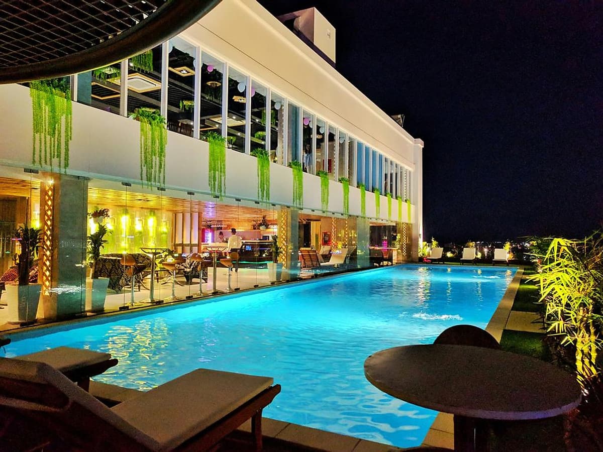 Combo Cần Thơ 3N2Đ: Holiday One Hotel 4* + Xe Đưa Đón Sân Bay Cần Thơ - Tặng Tour Chợ Nổi