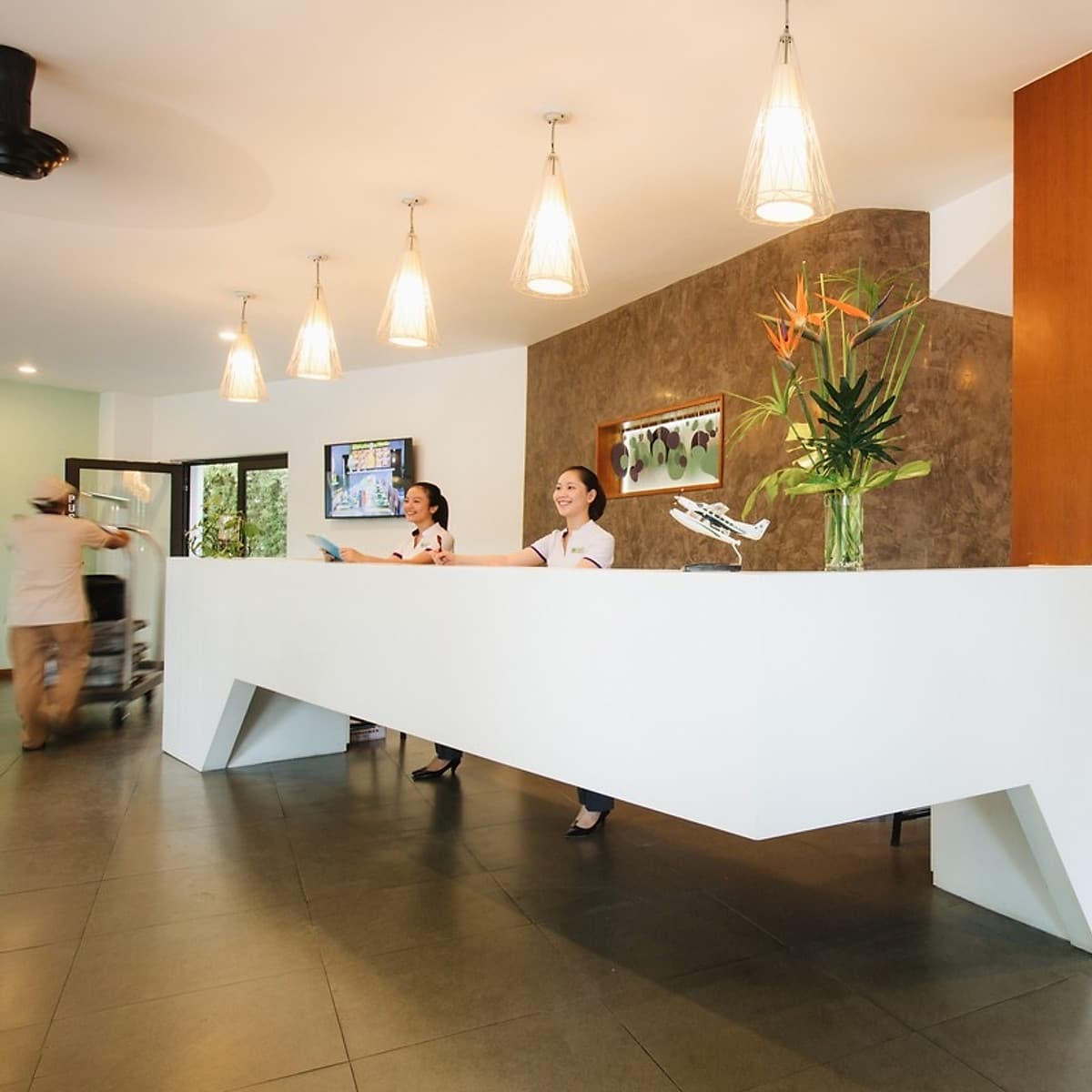 ÊMM Hotel 4* Huế - Trung Tâm Thành Phố, Hồ Bơi, Gần Cầu Trường Tiền & Sông Hương, Ưu Đãi Không Ăn Sáng