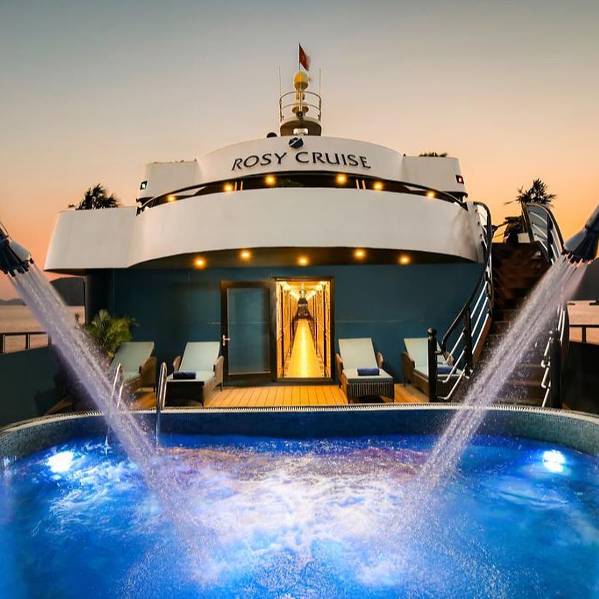 Combo Trọn Gói 2N1Đ Ngủ Đêm Trên Du Thuyền 5 sao Rosy Cruises Khám Phá Vịnh Hạ Long (Miễn Phí Chèo Thuyền Kayak, 04 Bữa Ăn Tiêu Chuẩn 5 Sao, Câu Mực Đêm...)