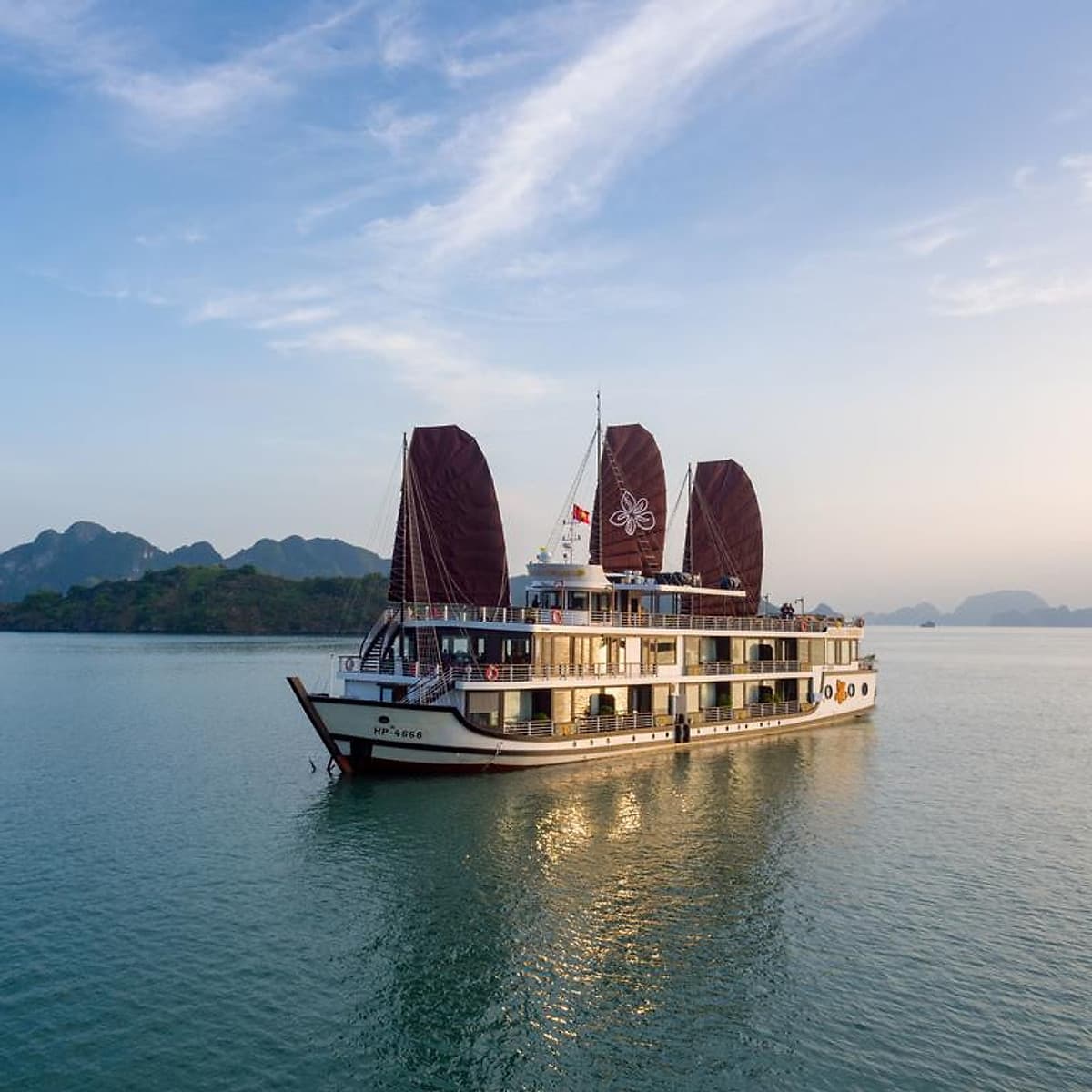 Du Thuyền 5 Sao Azalea Cruises Sang Trọng, Đẳng Cấp - Tour Du Lịch 2 Ngày 1 Đêm Ngủ Đêm Trên Thuyền Tại Vịnh Hạ Long (Trải Nghiệm Chèo Thuyền Kayak)