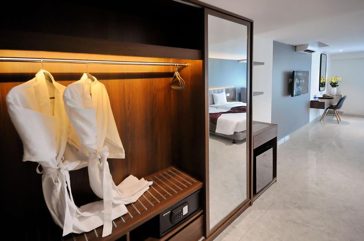 Anrizon Hotel Nha Trang 4* - Tặng 1 suất Set Menu Hải sản+Tôm hùm cho 2 người khi đặt 02 đêm trở lên