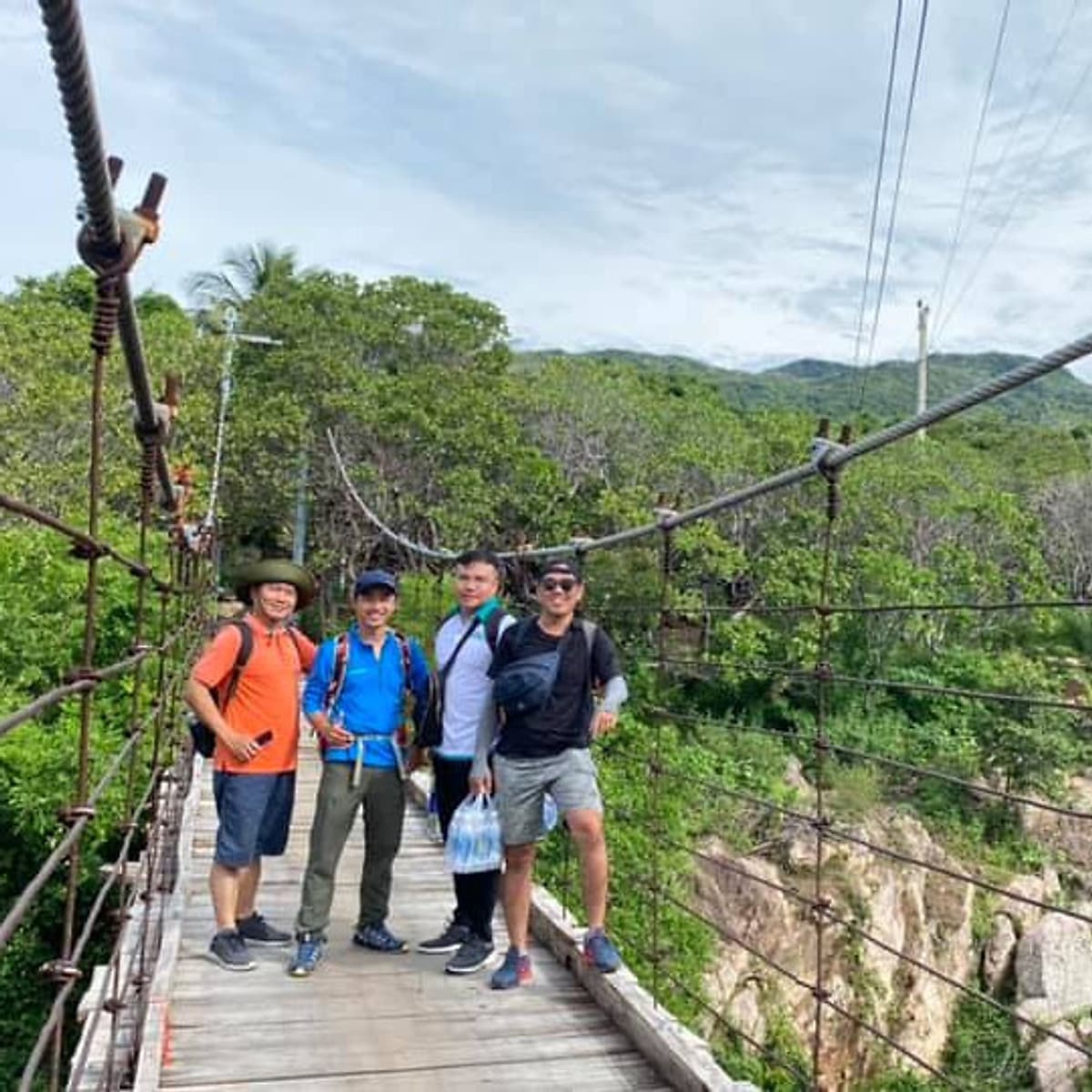 Tour 2N2Đ Sài Gòn - Núi Chúa - Vịnh Vĩnh Hy - Leo Núi Trekking 7Km - Suối Lồ Ồ - Cắm Trại Lalaland Camping Bên Biển, Khởi Hành Tối Thứ 6 Hàng Tuần