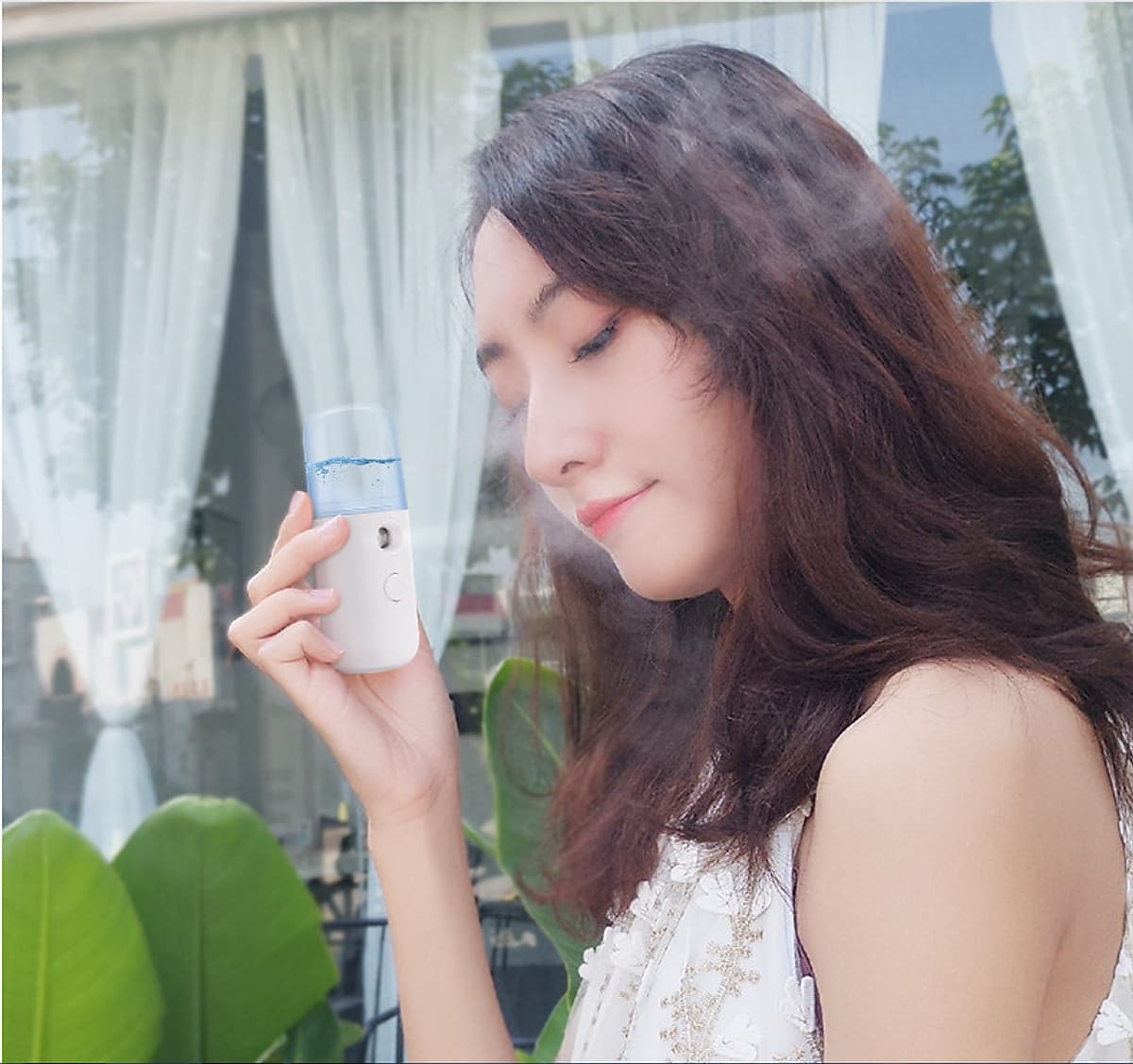 Máy phun sương xông hơi cầm tay hỗ trợ dưỡng da cấp ẩm cho da