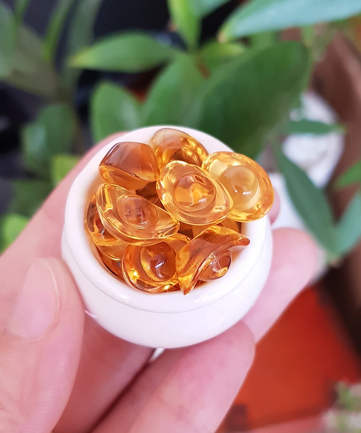 Chum vàng may mắn (gồm 01 hủ sứ + 10 thỏi vàng 1.5cm + 7 hạt gốm mèo)