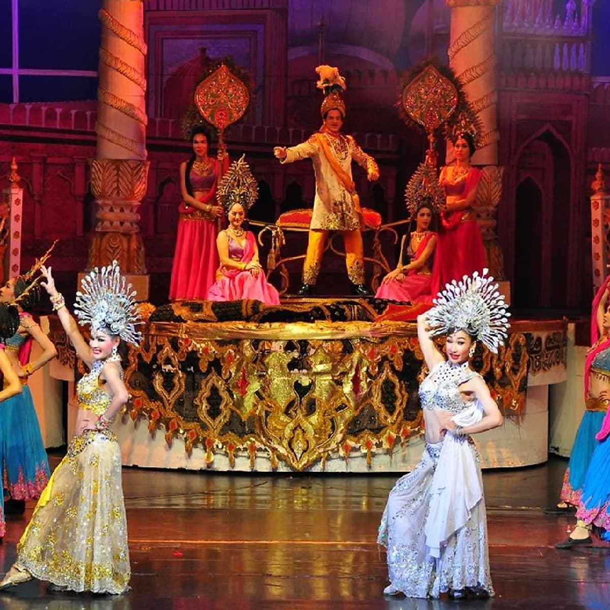 Vé Tiffany show ở Pattaya (Suất 21:00 - 22:15) - Ghế VIP