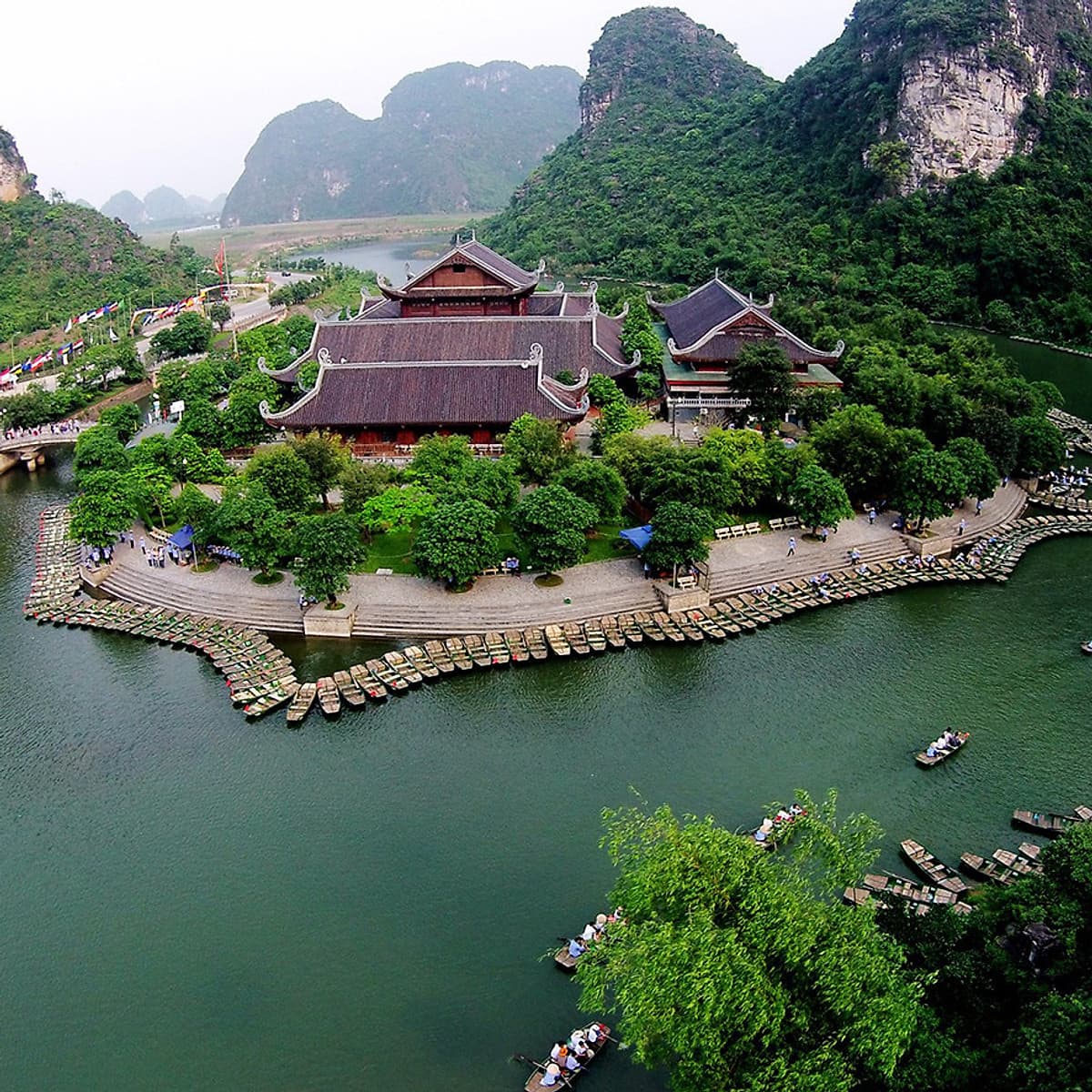 [Tour Tết] tham quan Hà Nội - Mộc Châu - Ninh Bình 4 ngày 3 đêm mùng 2 - 3- 4 Tết khởi hành tại thành phố Hồ Chí Minh bằng máy bay Vietjet Air