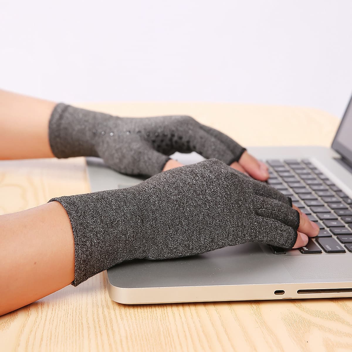 Găng Tay Hở Ngón Điều Trị Thấp Khớp