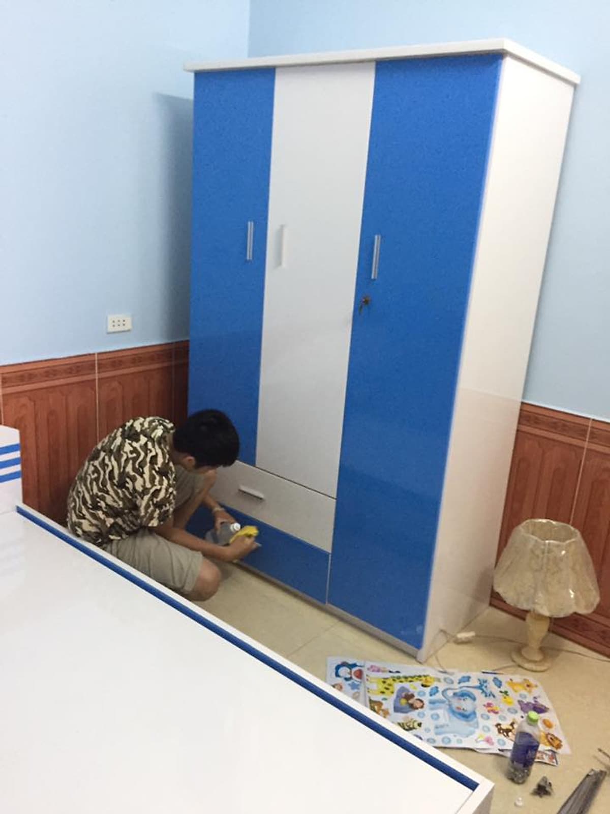 Tủ nhựa đài loan 3 cánh 2 ngăn kéo cao cấp V320