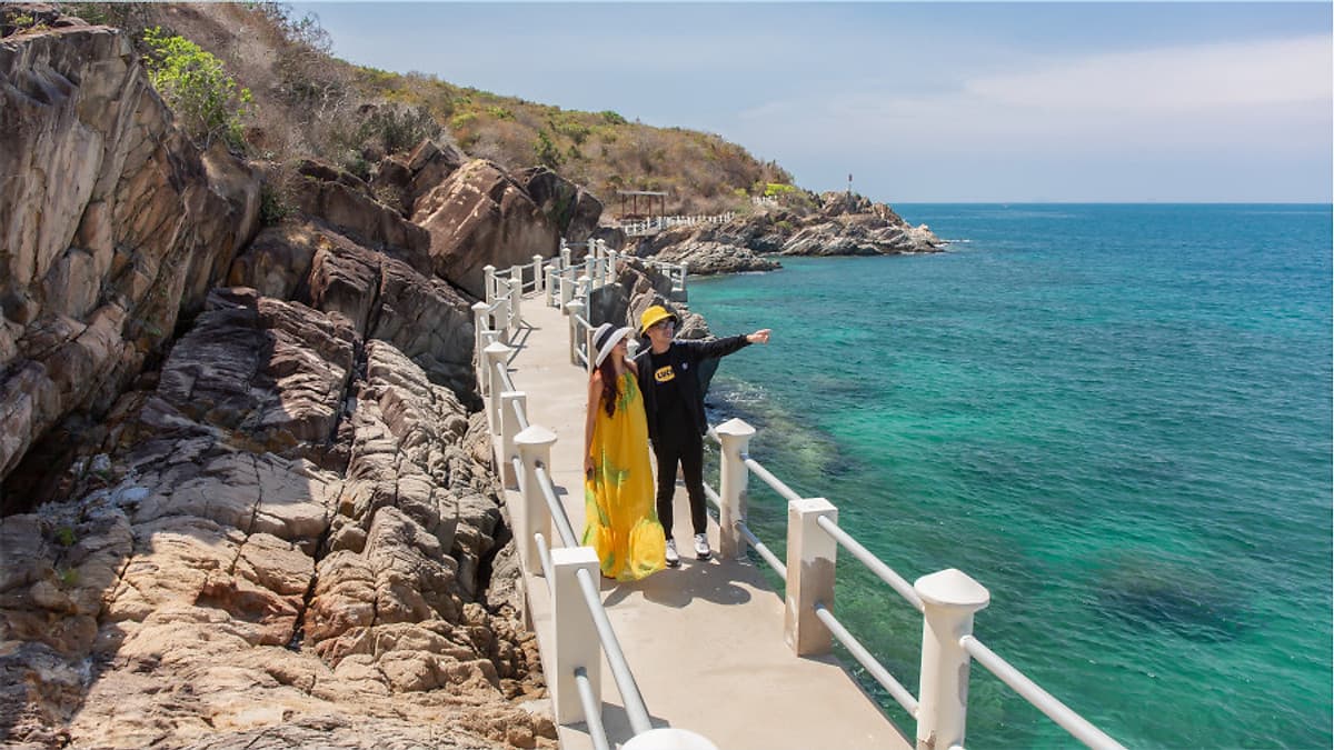 Combo Tour Đảo Yến Đông Tằm và Tour Hang Rái Vườn Nho Đồng Cừu