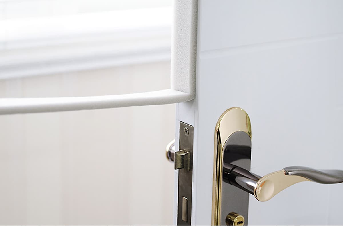 Cuộn dán chống va đập giảm thiểu âm thanh thoát ra khe cạnh cửa Tiêu chuẩn Nhật bản