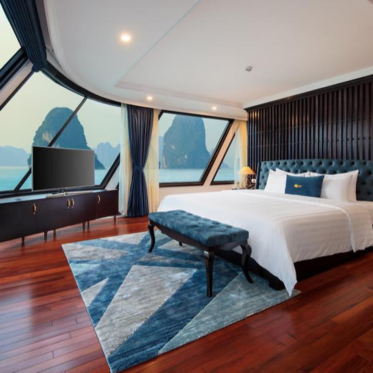 Tận Hưởng Kỳ Nghỉ Tuyệt Vời Với Tour Trọn Gói 2N1Đ Ngủ Đêm Trên Du Thuyền 5 sao Le Theatre Cruises Tại Vịnh Hạ Long (Chèo Thuyền Kayak Khám Phá Vịnh Hạ Long)