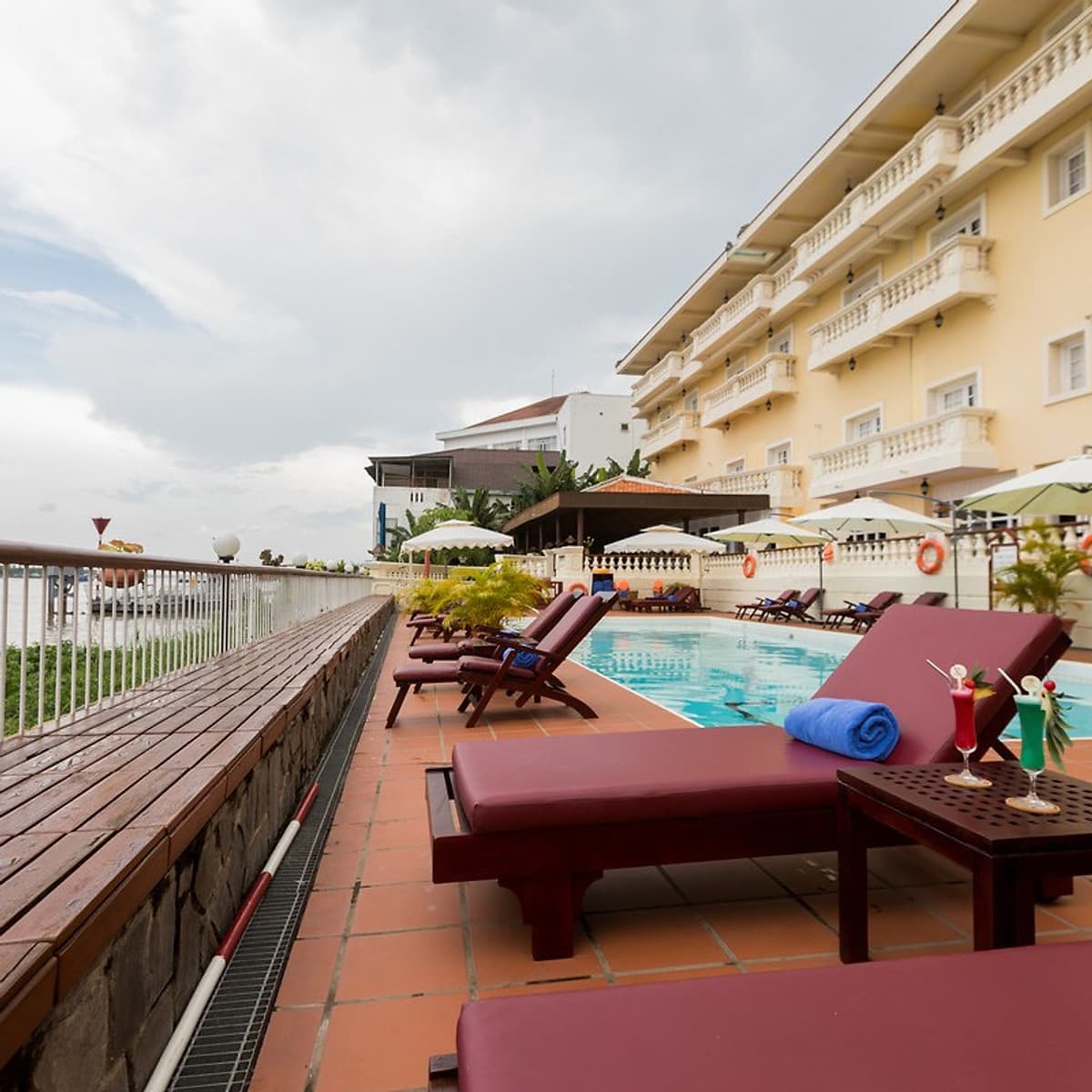 Victoria Châu Đốc Hotel 4* An Giang - Bữa Sáng, Hồ Bơi View Ngã Ba Sông, Trung Tâm Thành Phố