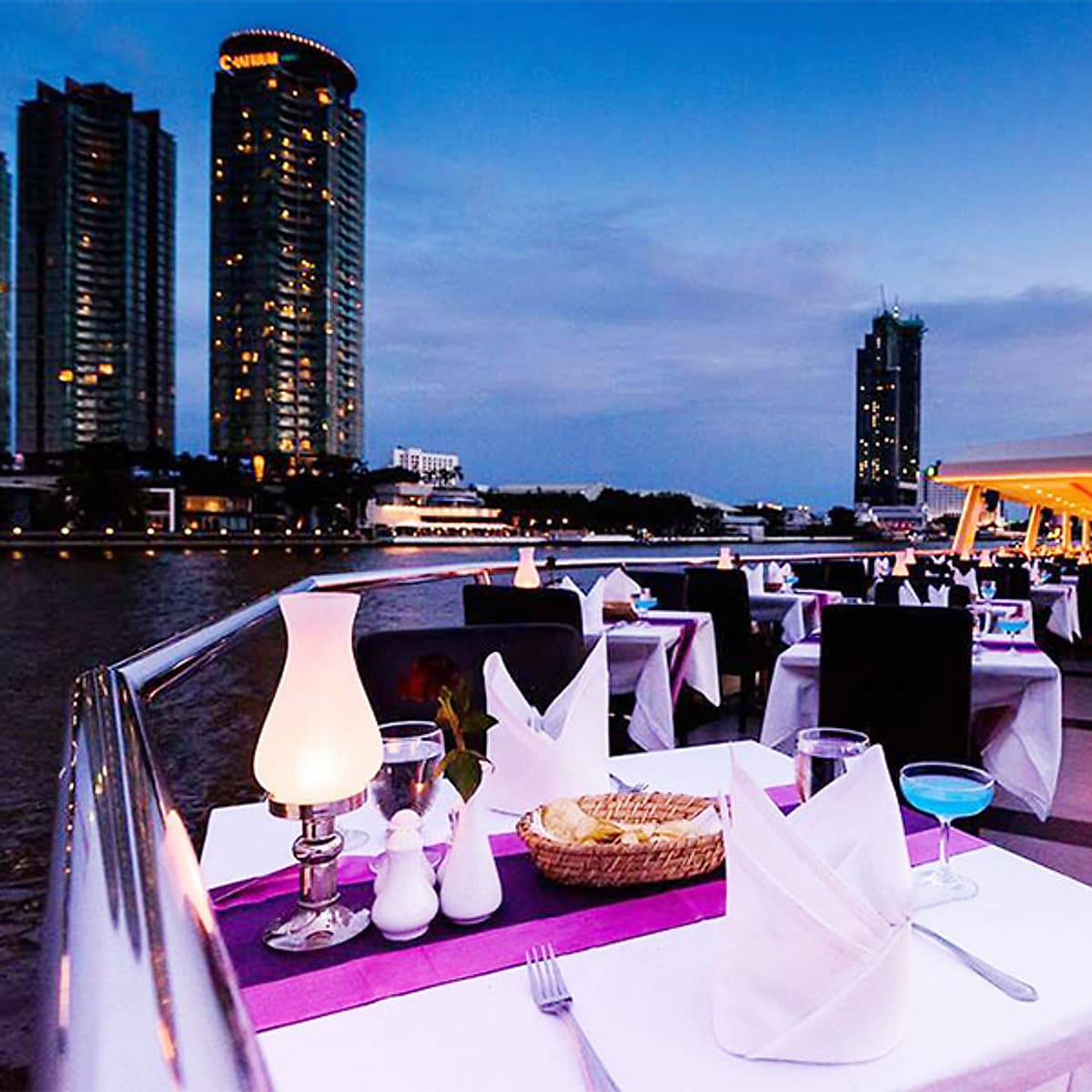Bữa Tối Trên Chao Phraya Princess (Từ Bến Tàu Asiatique River Front Pier)