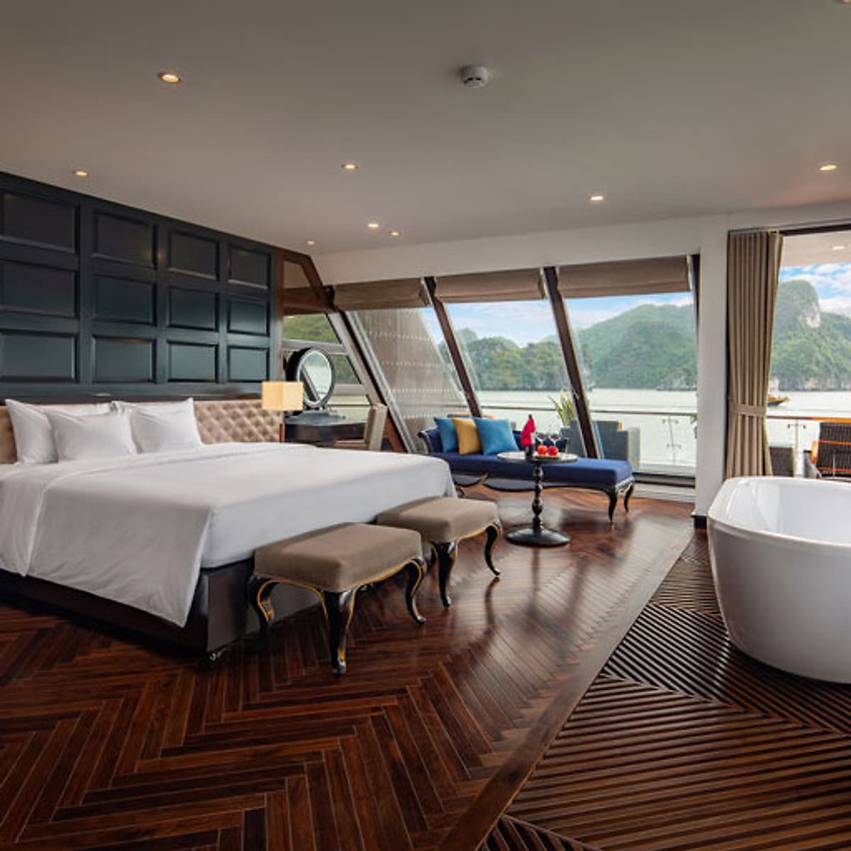 Tour Trọn Gói 2N1Đ Ngủ Đêm Trên Du Thuyền 5* Stellar Of The Seas Cruises Siêu Đẳng Cấp Tại Vịnh Hạ Long (Chèo Thuyền Kayak Khám Phá Vịnh, Ăn 04 bữa, Câu Mực Đêm)