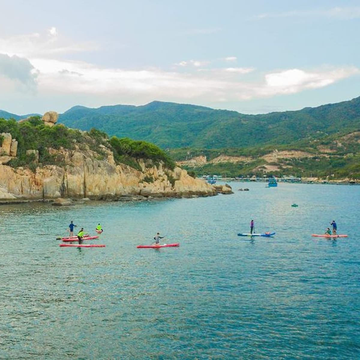 Tour 2N2Đ Sài Gòn - Núi Chúa - Vịnh Vĩnh Hy - Leo Núi Trekking 7Km - Suối Lồ Ồ - Cắm Trại Lalaland Camping Bên Biển, Khởi Hành Tối Thứ 6 Hàng Tuần