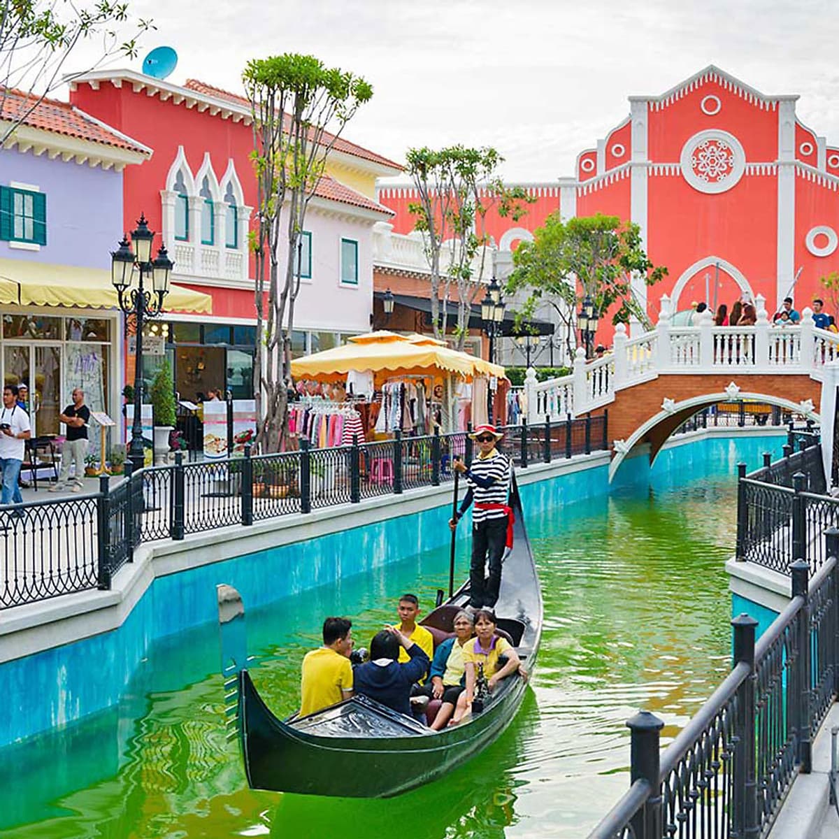 Vé Tham Quan The Venezia Hua Hin, Thái Lan - Gói A (Entrance Fee + 3D Art Gallory + Fontana Di Trevi Park + Mini Zoo + Mini Train + King&Queen)