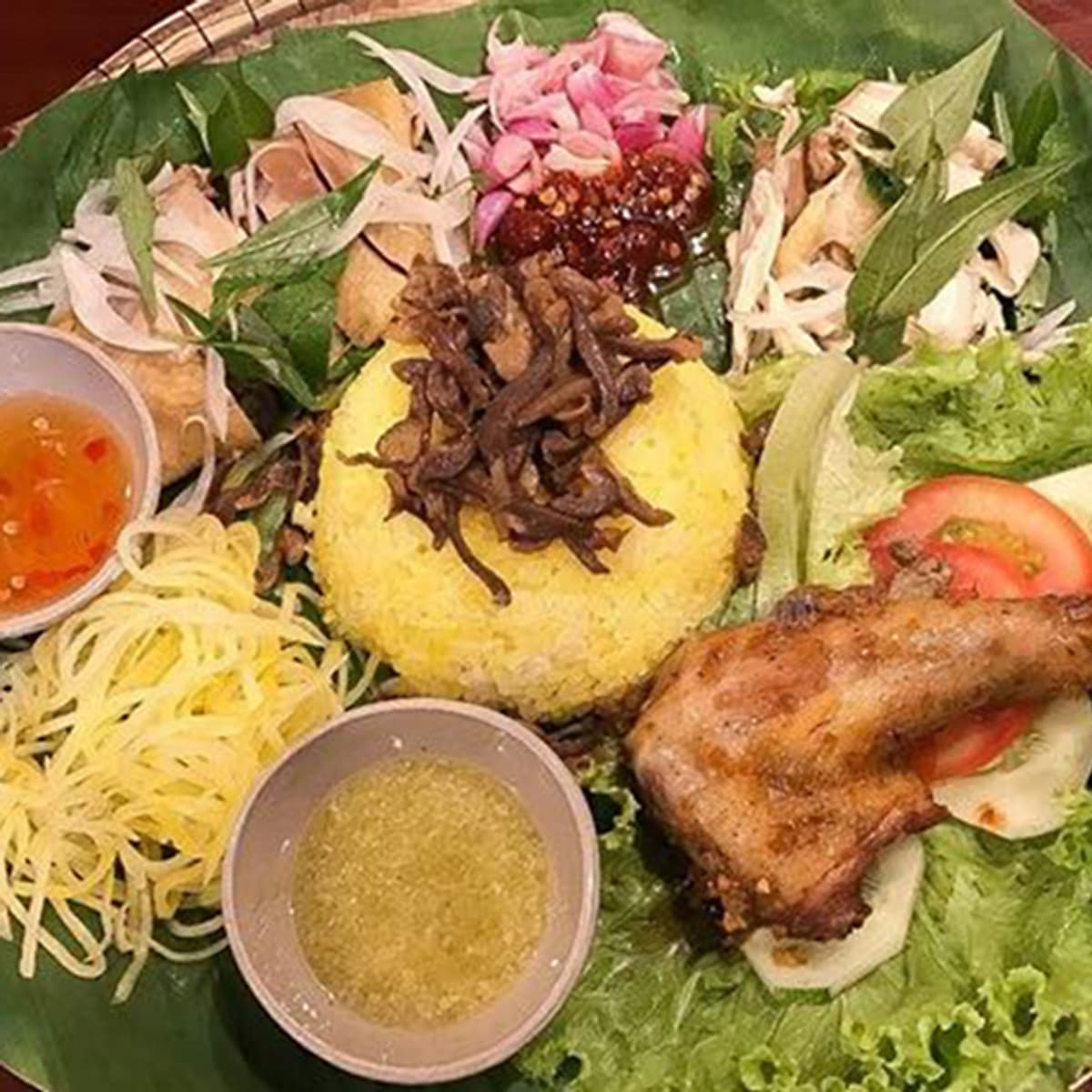 Gà Lên Mâm Nửa Con Tại Cô Quyên Xứ Quảng Tại Asian Food-TT GIGAMALL