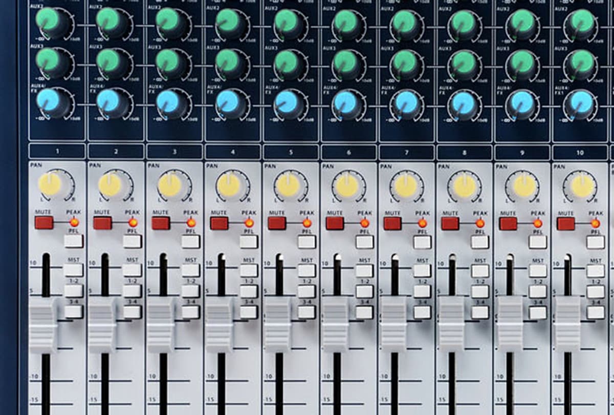 Bộ Trộn Âm Thanh Soundcraft Signature 16-EU-Mixing - Hàng Chính Hãng