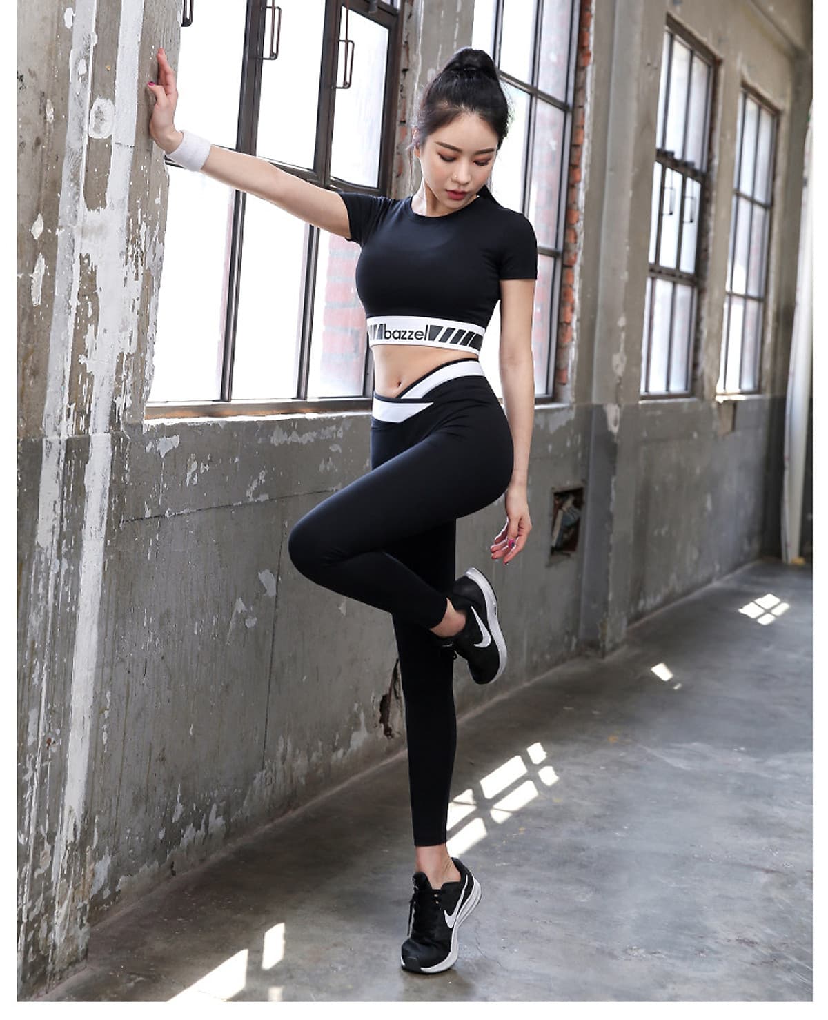 Set Bộ Quần Áo Tập Yoga Gym Thể Thao Nữ, Hàng Đẹp Cao Cấp, Thiết Kế Mới Nhất, Áo Croptop, Quần Cạp Cao, Vải Co Dãn 4 Chiều, 2 Màu Đen - Tím, Mã HK10