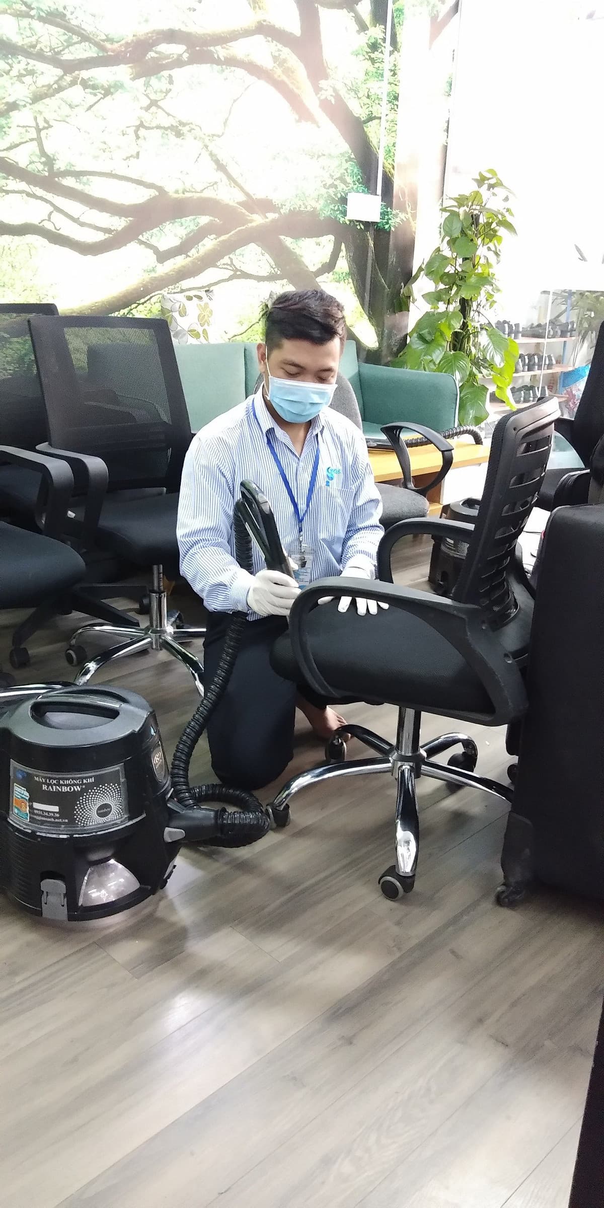Không Gian Sạch - Dịch Vụ Vệ Sinh Ghế - Tổng đài 18006248 (Dịch vụ được thực hiện bởi Trang thiết bị được chuyển giao từ hệ thống máy Rainbow của tập đoàn Rexair theo công nghệ Hoa Kỳ)
