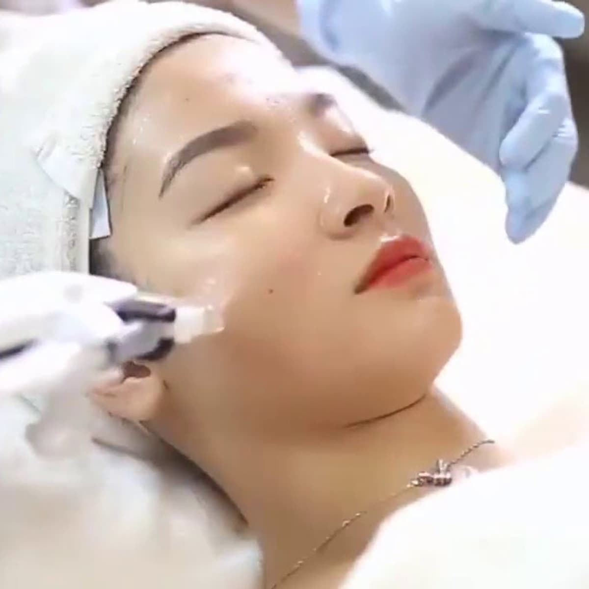 1 Trong Các DỊch Vụ Chăm Sóc Da Mặt Thư Giãn Tuyệt Đối Tại Ấm Brows & Spa