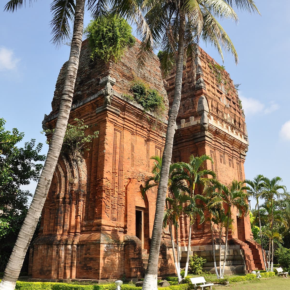 [Tour Tết] tham quan Quy Nhơn - Phú Yên 4 ngày 4 đêm mùng 2 Tết (13/02/2021) khởi hành tại thành phố Hồ Chí Minh bằng xe giường năm chỗ