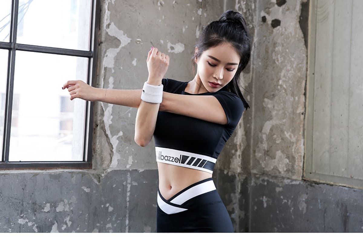 Set Bộ Quần Áo Tập Yoga Gym Thể Thao Nữ, Hàng Đẹp Cao Cấp, Thiết Kế Mới Nhất, Áo Croptop, Quần Cạp Cao, Vải Co Dãn 4 Chiều, 2 Màu Đen - Tím, Mã HK10