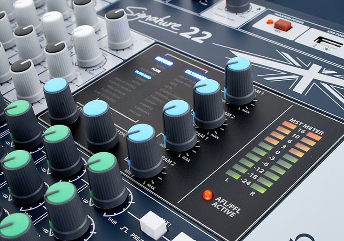 Bộ Trộn Âm Thanh Soundcraft Signature 22-EU-Mixing - Hàng Chính Hãng